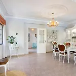 Villa Sunshine House