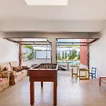 Sunshine House فيلة
